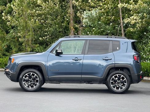 Used 2023 Jeep Renegade Latitude AWD/4WD image 3
