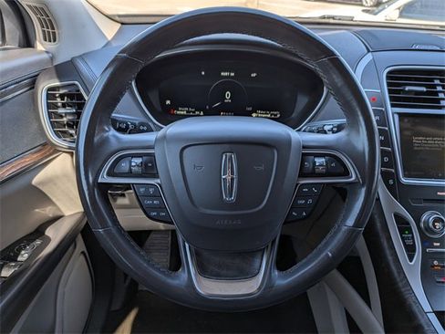 Used 2019 Lincoln Nautilus Select image 14