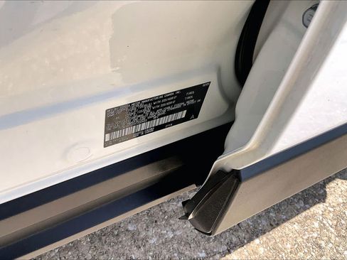 Used 2025 Toyota RAV4 XLE FWD image 37