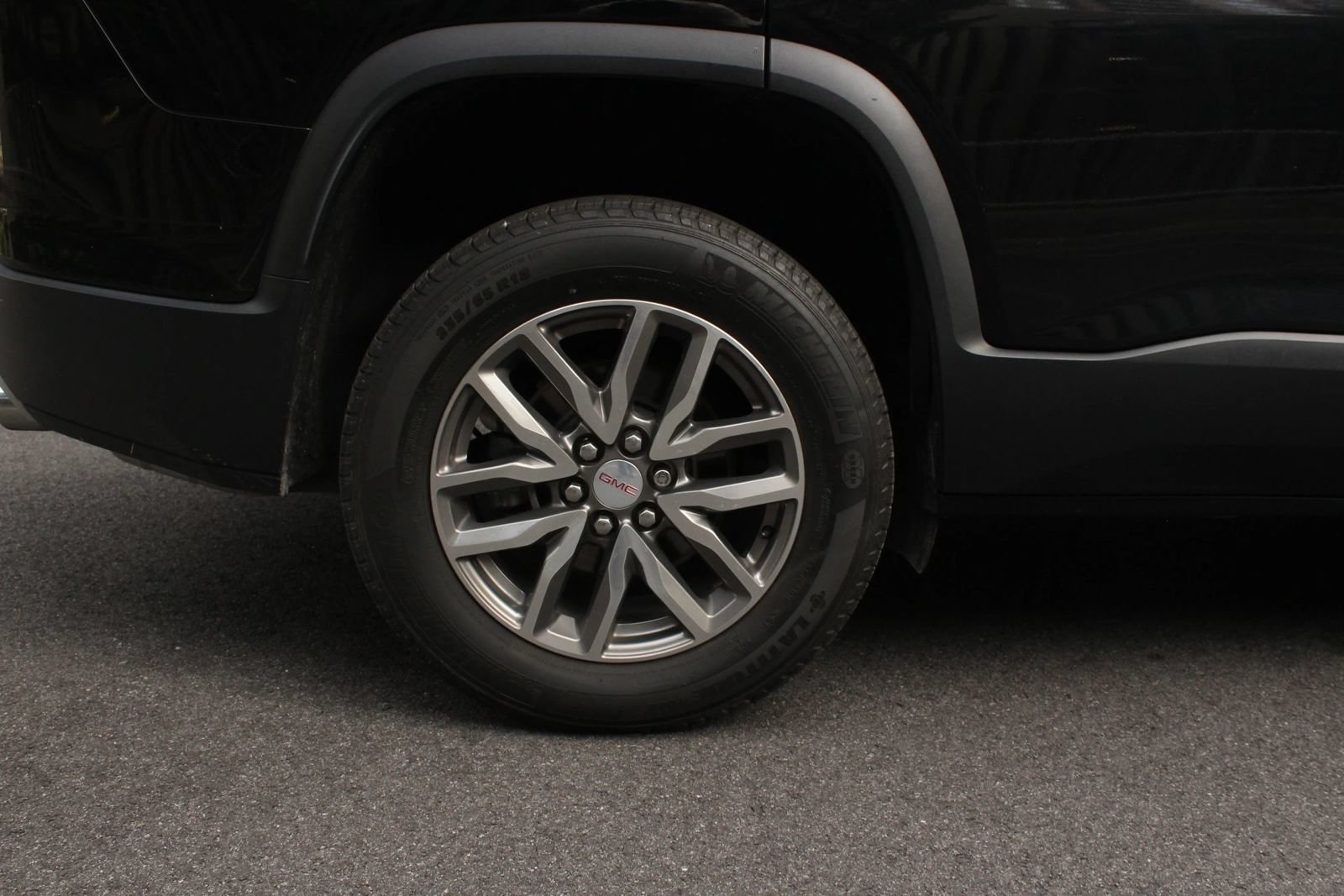 Used 2019 GMC Acadia SLE w/ LPO, Floor Liner Package FWD image 5