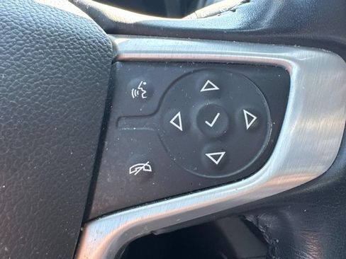 Used 2018 GMC Acadia SLT FWD image 18