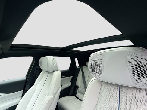 New 2025 Cadillac Lyriq Luxury image 22