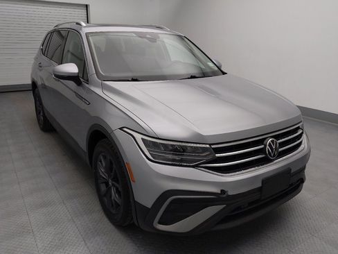 Used 2022 Volkswagen Tiguan SE w/ Panoramic Sunroof Package image 13