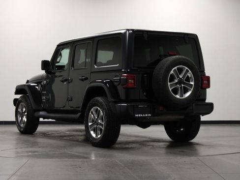 Used 2018 Jeep Wrangler Unlimited Sahara w/ LED Lighting Group AWD/4WD image 6