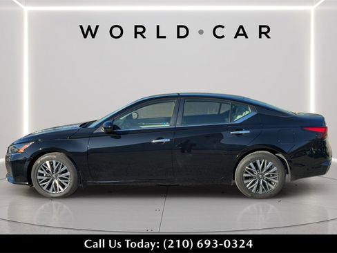 Used 2023 Nissan Altima 2.5 SV w/ SV Premium Package image 6