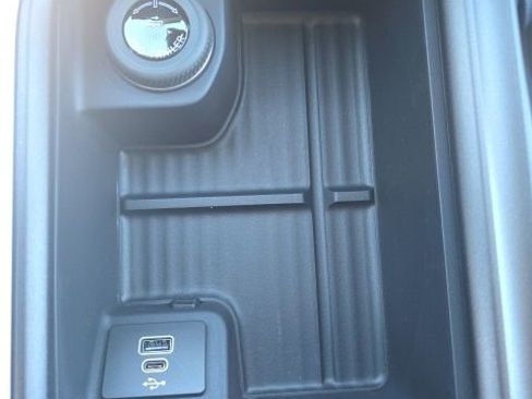 New 2026 Ford Expedition Active image 19