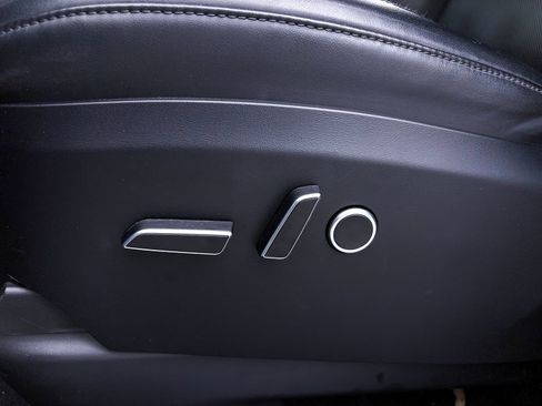 Used 2022 Tesla Model X Plaid image 19