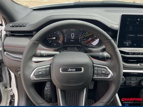 Used 2025 Jeep Compass Trailhawk AWD/4WD image 23