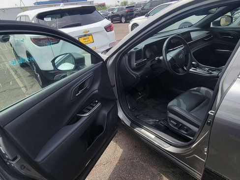 Used 2025 Toyota Crown XLE image 8