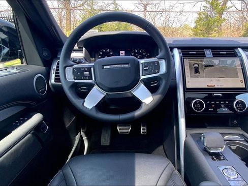 Used 2025 Land Rover Discovery Dynamic SE AWD/4WD image 5