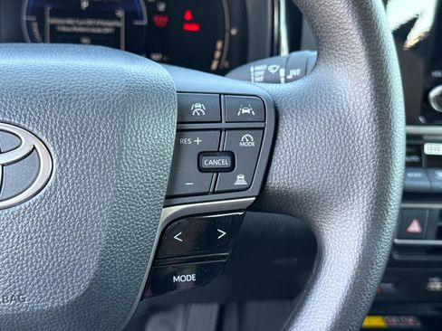 Used 2026 Toyota Camry LE FWD image 28