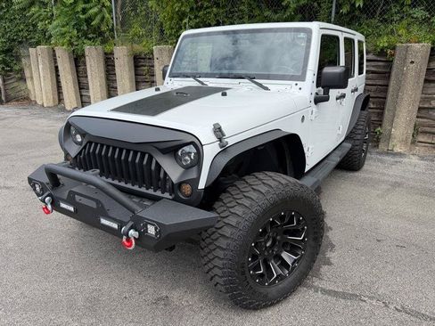 Used 2016 Jeep Wrangler Unlimited Sahara w/ Connectivity Group AWD/4WD image 1