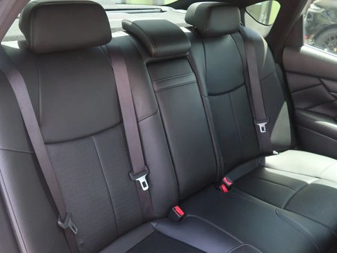 Used 2019 INFINITI Q70 Luxe w/ Sport Package RWD image 26