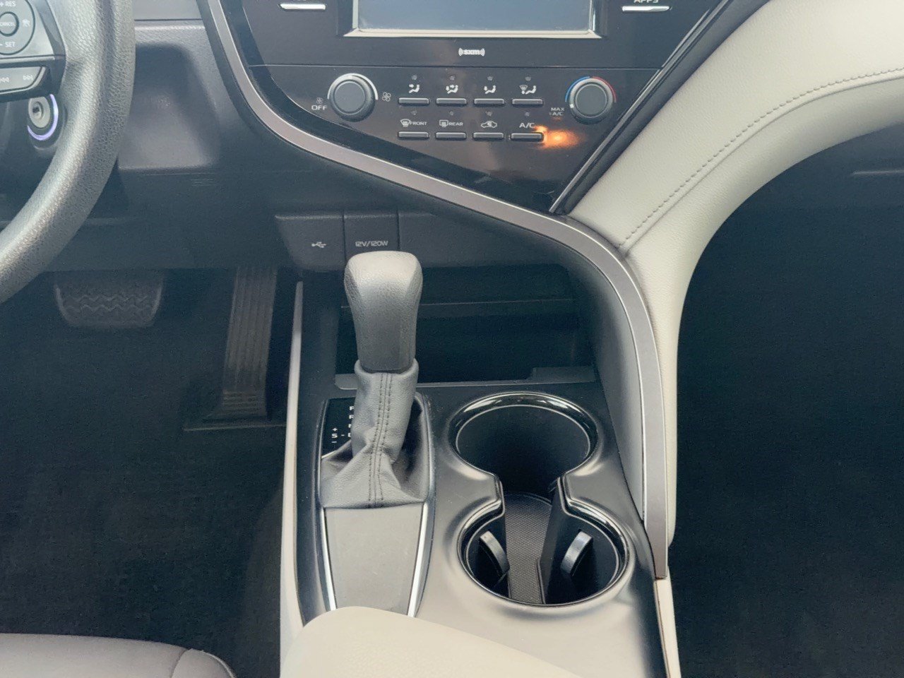 Used 2020 Toyota Camry LE FWD image 22