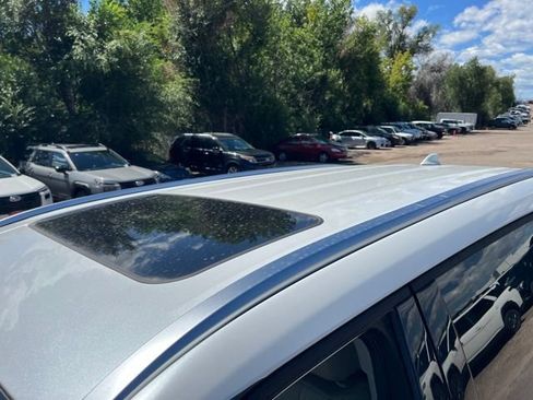 Used 2025 Toyota Highlander Limited AWD/4WD image 15