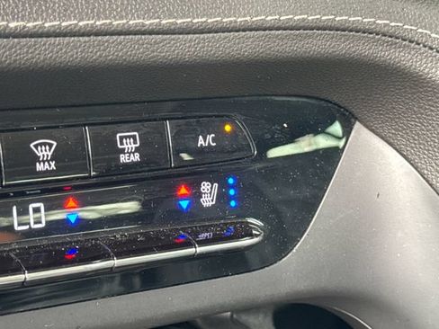 Used 2021 Buick Envision Avenir w/ Technology Package II FWD image 23