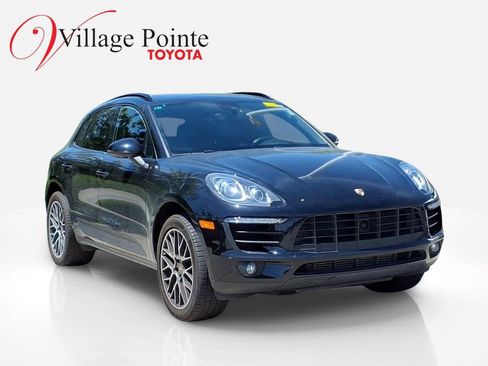 Used 2018 Porsche Macan AWD/4WD image 3