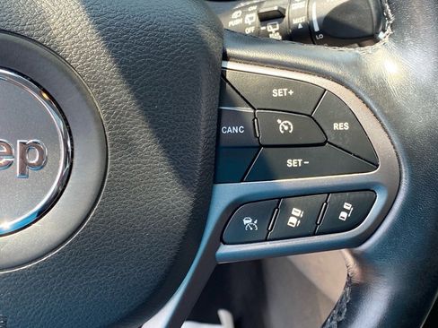 Used 2021 Jeep Cherokee Limited image 17