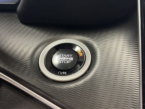 Used 2024 Jeep Grand Cherokee L Altitude image 15