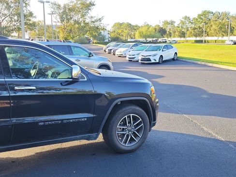Used 2022 Jeep Grand Cherokee Limited AWD/4WD image 9