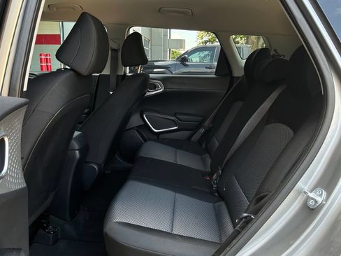 Used 2025 Kia Soul LX w/ LX Technology Package FWD image 11