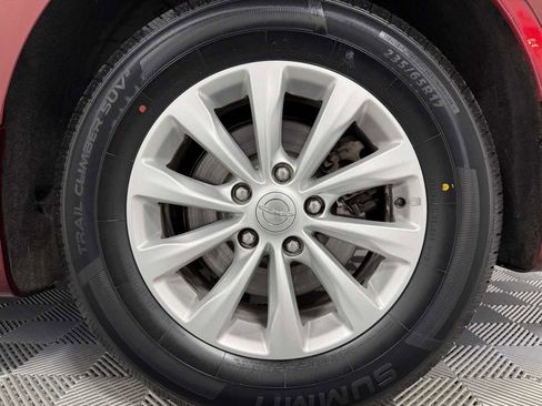 Used 2017 Chrysler Pacifica Touring-L image 30