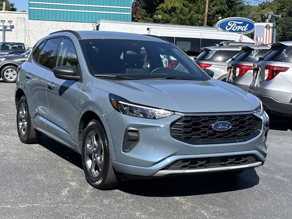 Used 2023 Ford Escape ST-Line w/ Tech Pack #1 AWD/4WD image 1