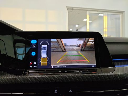 Used 2023 Volkswagen Golf R image 21