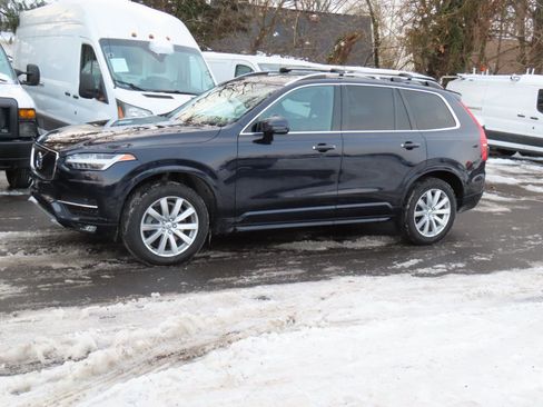Used 2017 Volvo XC90 T6 Momentum w/ Vision Package image 2