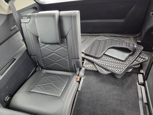Used 2024 Volkswagen Atlas SE FWD image 6
