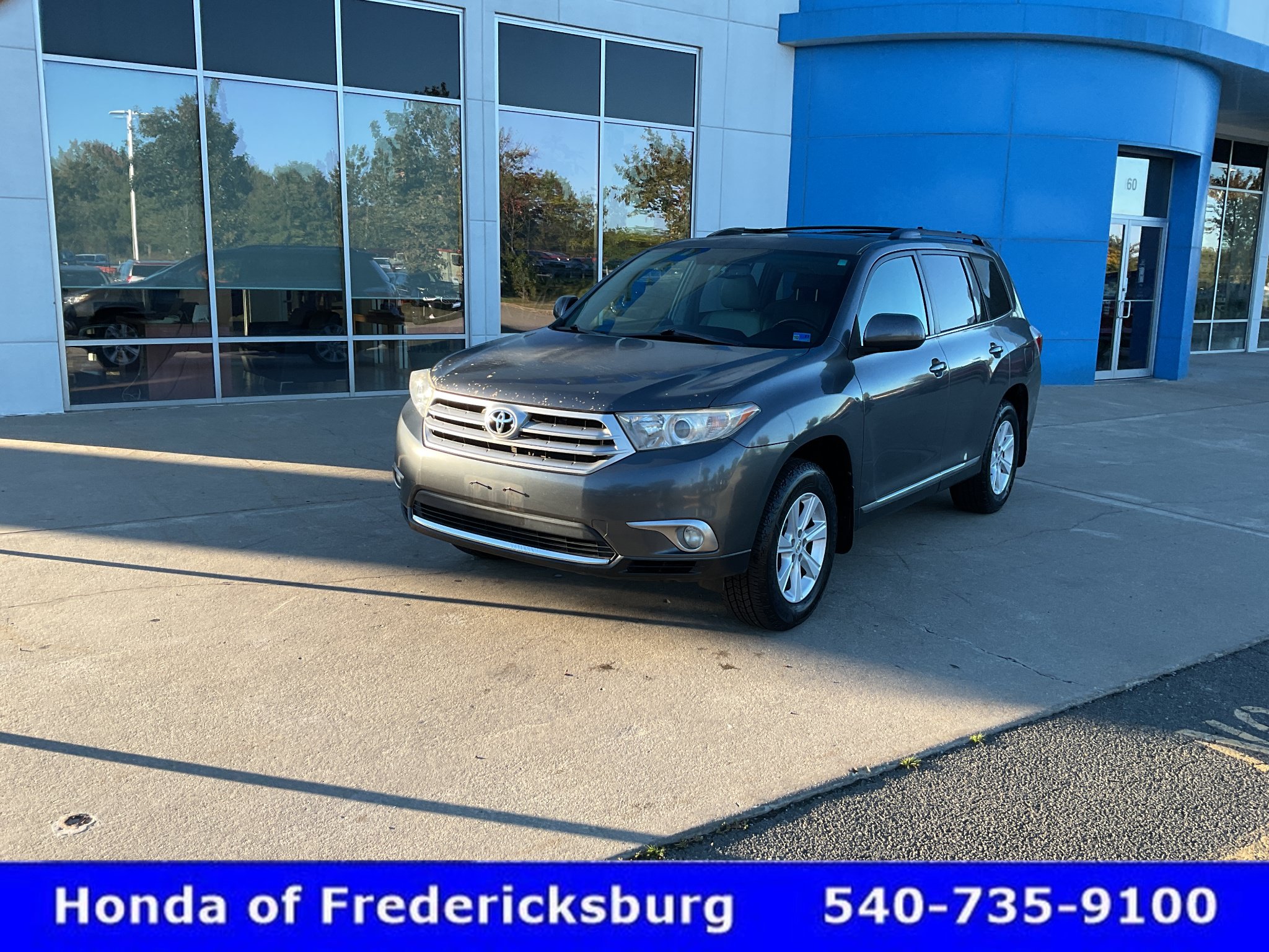 Used 2011 Toyota Highlander SE w/ Convenience Pkg AWD/4WD image 2