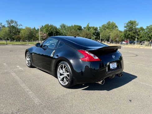 Used 2011 Nissan 370Z Touring w/ Sport Pkg RWD image 8