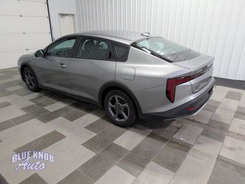 Used 2025 Kia K4 FWD image 2