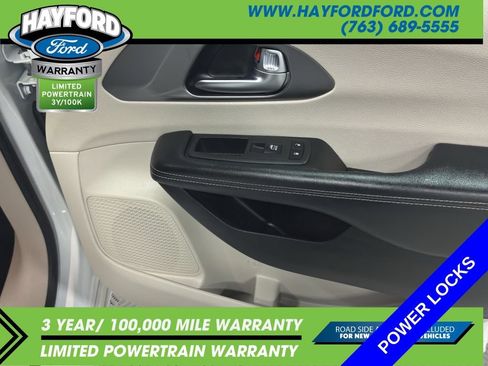 Used 2022 Chrysler Pacifica Touring-L FWD image 17