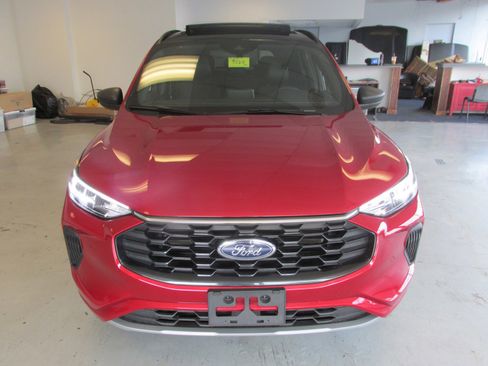 Used 2023 Ford Escape ST-Line image 2