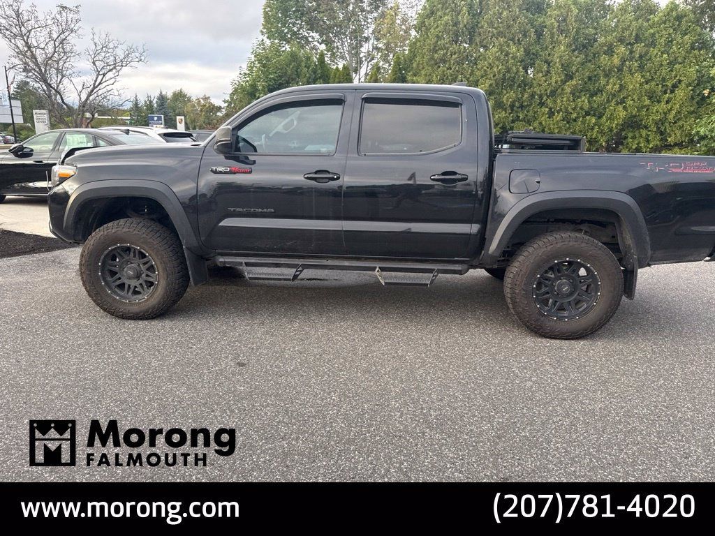 Used 2020 Toyota Tacoma TRD Off-Road w/ TRD Premium Off Road Package AWD/4WD image 10
