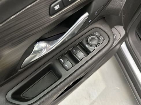 Used 2019 GMC Terrain SLT w/ Preferred Package image 18