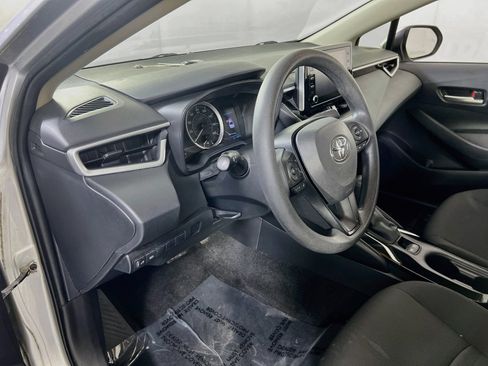 Used 2021 Toyota Corolla LE w/ LE Convenience Package FWD image 9
