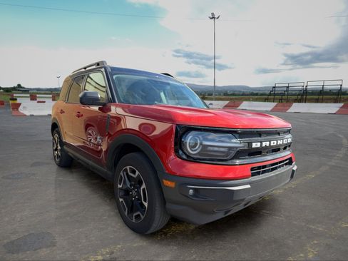 Used 2022 Ford Bronco Sport Outer Banks w/ Tech Package AWD/4WD image 2