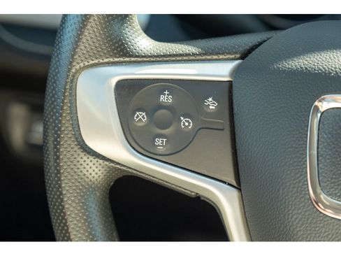 Used 2021 GMC Acadia SLE FWD image 17