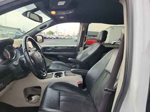 Used 2019 Dodge Grand Caravan SXT FWD image 16