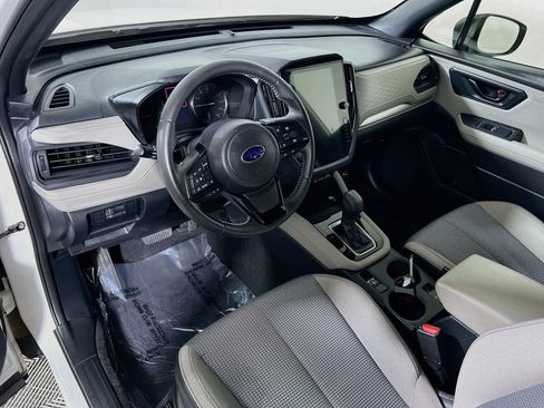 Used 2025 Subaru Forester Premium AWD/4WD image 9