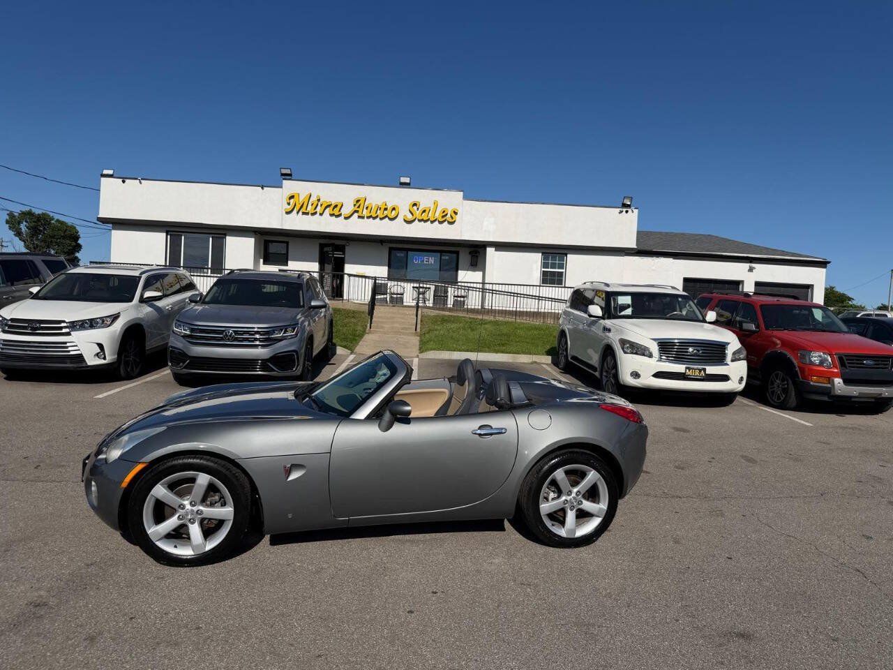 Used 2006 Pontiac Solstice Convertible w/ Premium Package RWD image 1