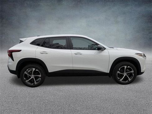 New 2026 Chevrolet Trax RS w/ Sunroof Package image 3