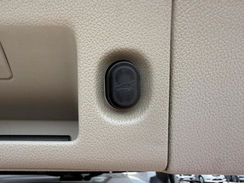 Used 2016 Cadillac Escalade ESV Luxury AWD/4WD image 8