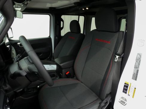 Used 2025 Jeep Wrangler Unlimited Rubicon image 6