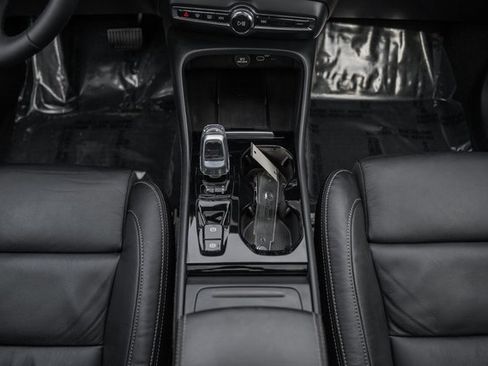 Certified 2023 Volvo XC40 B5 Plus w/ Protection Package Premier image 27