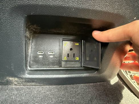 Used 2024 Volkswagen Atlas SE FWD image 38