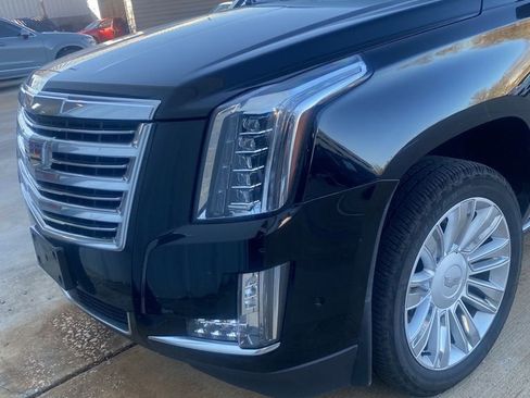 Used 2018 Cadillac Escalade ESV Platinum image 1