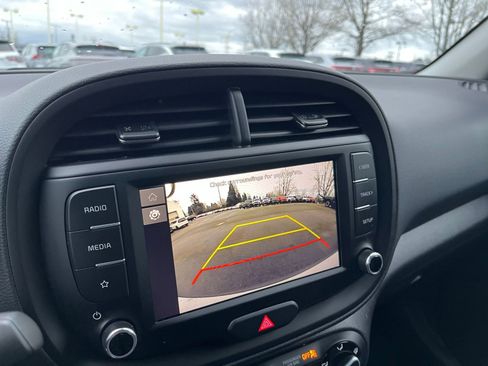 Used 2025 Kia Soul LX w/ LX Technology Package image 17